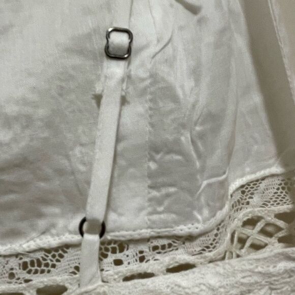 New Free People Taya Romper white lace halter size 4
Retail $198 - Picture 12 of 15
